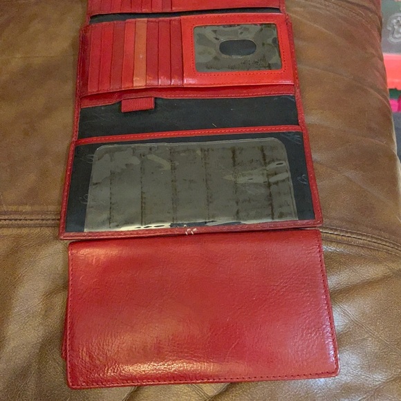 Fossil Red Leather Tri-Fold Wallet. - Picture 6 of 6